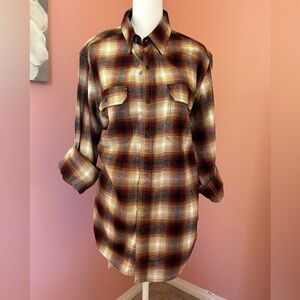 lumberjack chic Fall oversized buffalo plaid button down shirt 90s grunge M/L